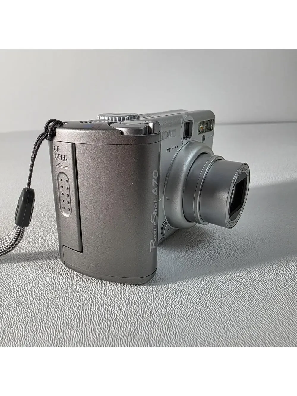 Canon PowerShot A70 3.0MP Digital Camera Turns On And Takes Photos Black Screen
